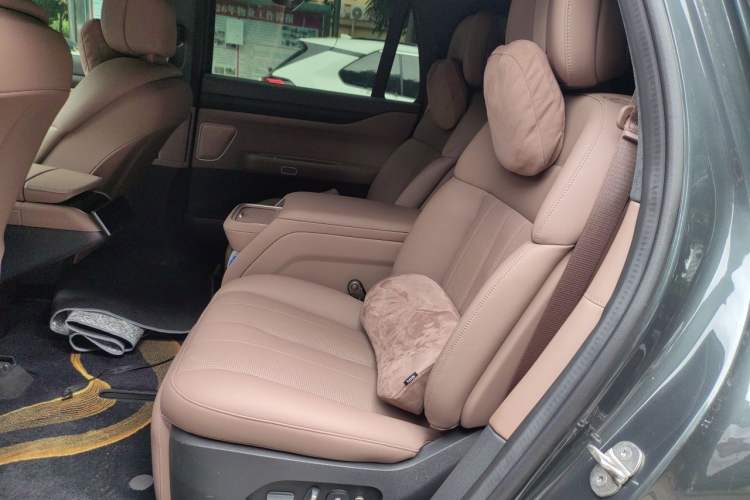 Used Nio ES8 2023 75 kWh Executive Edition Interior 4