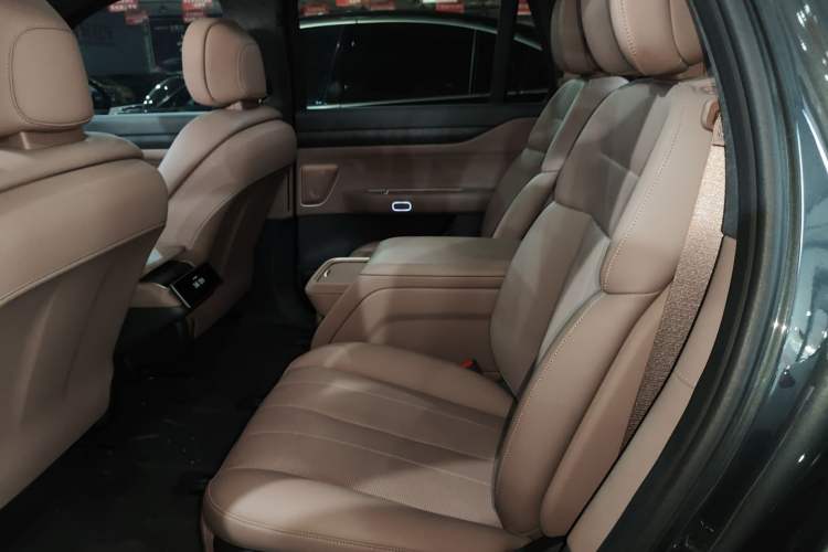 Used Nio ES8 2023 75 kWh Executive Edition Interior 4