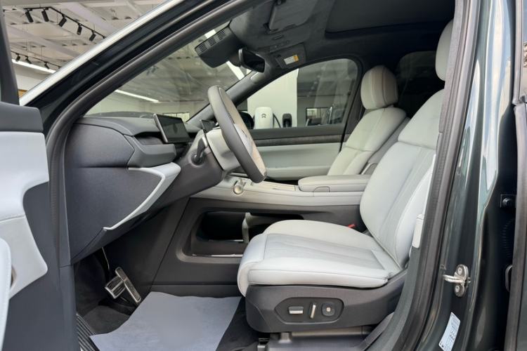 Used Nio ES8 2023 75 kWh Executive Edition Interior 5