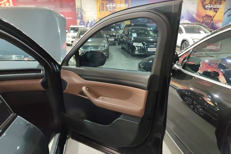 Used Nio ES8 2023 75 kWh Executive Edition Interior 5