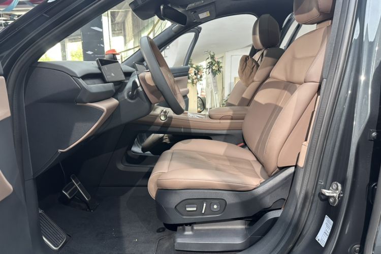 Used Nio ES8 2023 75 kWh Executive Edition Interior 5