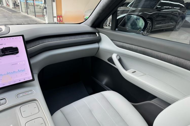 Used Nio ES8 2023 75 kWh Executive Edition Interior 6
