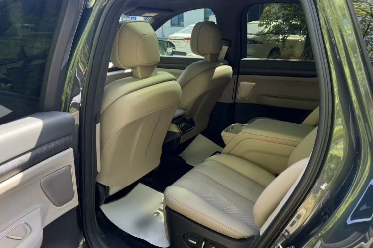 Used Nio ES8 2023 100kWh Signature Edition Interior 6