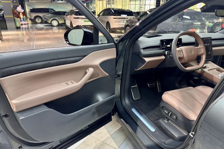 Used Nio ES8 2023 75 kWh Executive Edition Interior 6