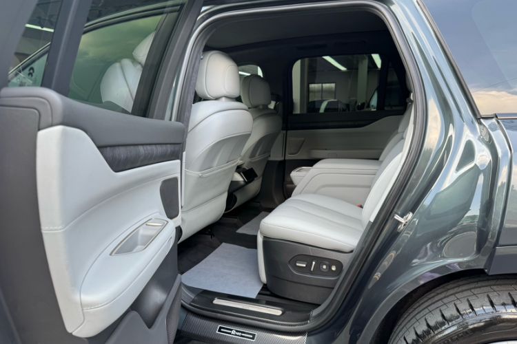 Used Nio ES8 2023 75 kWh Executive Edition Interior 7