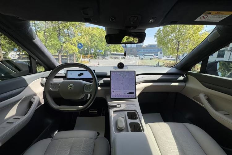 Used Nio ES8 2023 100kWh Signature Edition Interior 7