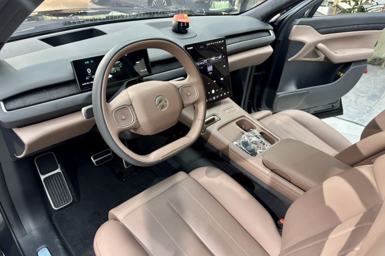 Used Nio ES8 2023 75 kWh Executive Edition Interior 7