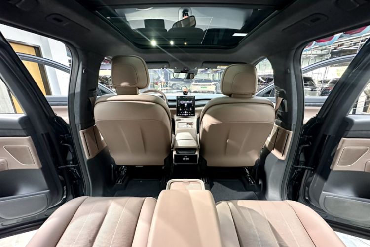 Used Nio ES8 2023 75 kWh Executive Edition Interior 8