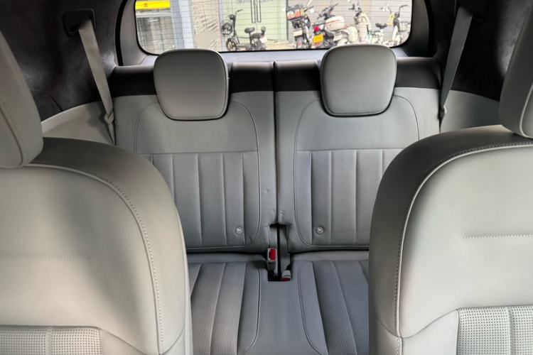 Used Nio ES8 2023 75 kWh Executive Edition Interior 9