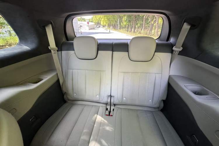 Used Nio ES8 2023 100kWh Signature Edition Interior 9