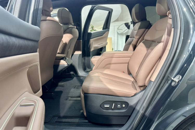 Used Nio ES8 2023 75 kWh Executive Edition Interior 9