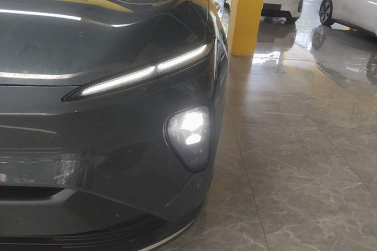 Used Nio ES8 2023 100kWh Signature Edition Left Front Headlight