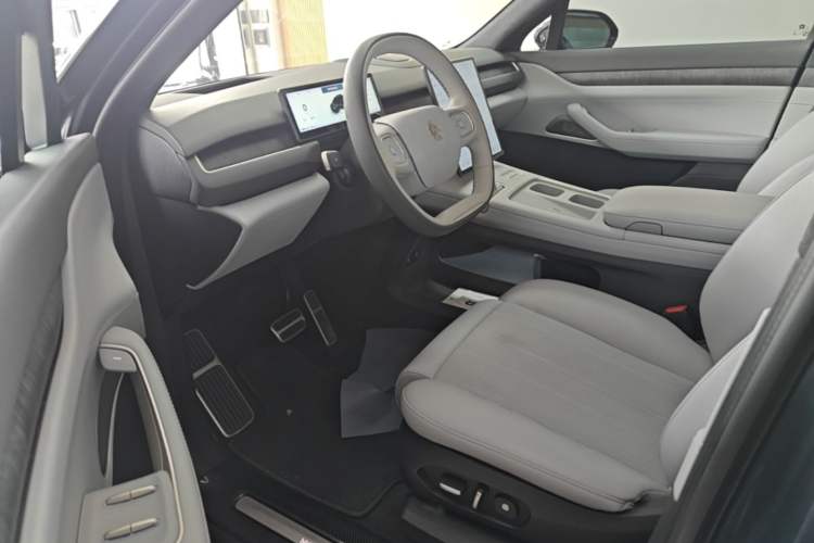 Used Nio ES8 2023 75 kWh Executive Edition Left Front Seat