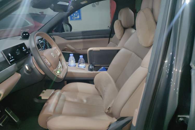 Used Nio ES8 2023 75 kWh Left Front Seat