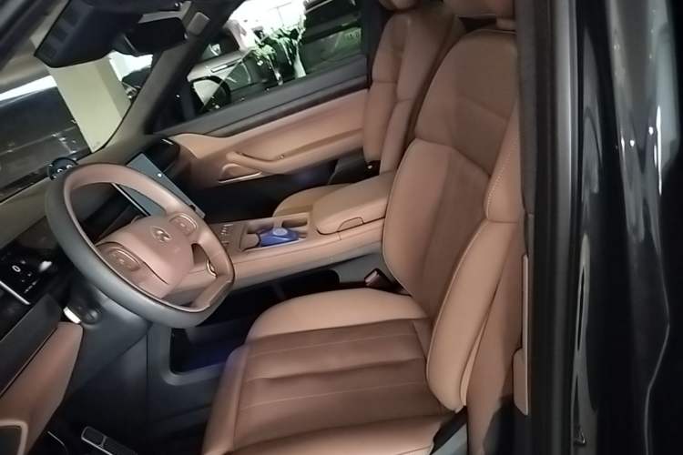 Used Nio ES8 2023 75 kWh Left Front Seat