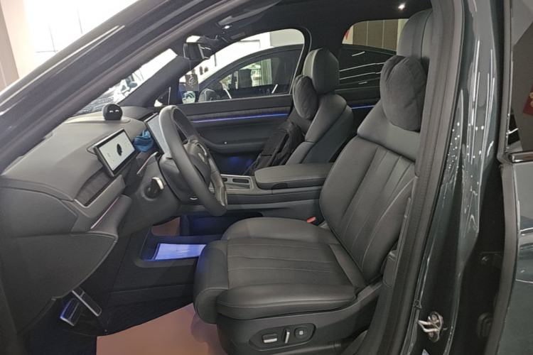 Used Nio ES8 2023 75 kWh Executive Edition Left Front Seat