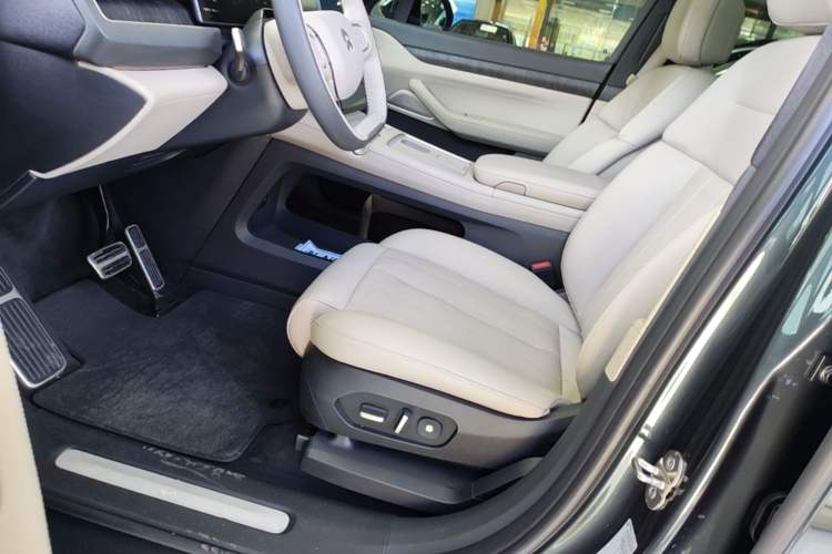 Used Nio ES8 2023 75 kWh Left Front Seat