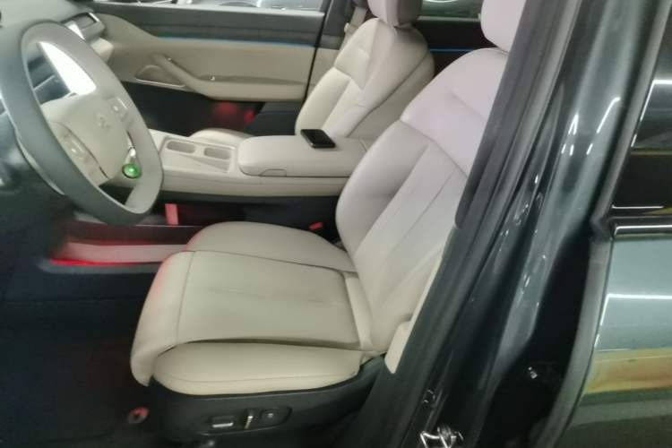 Used Nio ES8 2023 75 kWh Executive Edition Left Front Seat