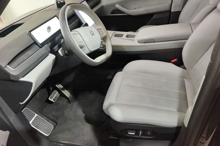 Used Nio ES8 2023 75 kWh Left Front Seat
