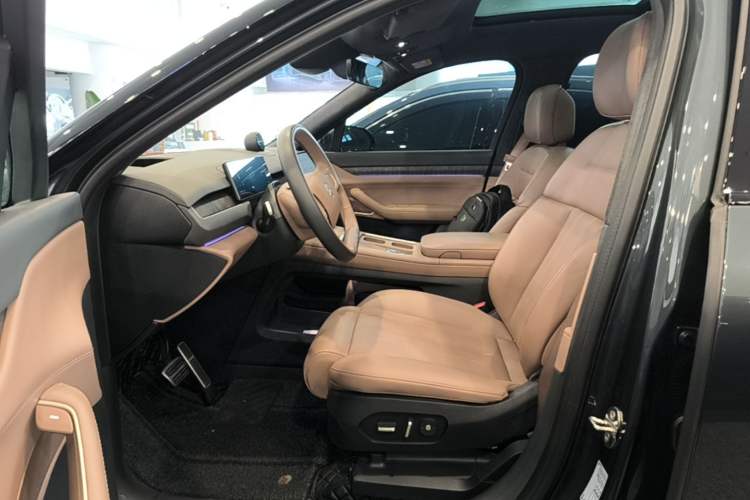 Used Nio ES8 2023 75 kWh Executive Edition Left Front Seat
