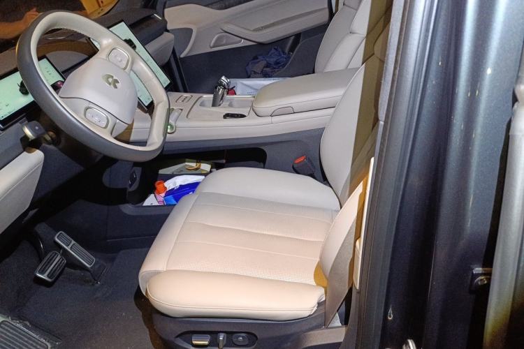 Used Nio ES8 2023 75 kWh Executive Edition Left Front Seat
