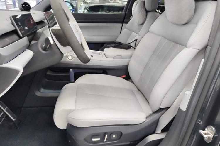 Used Nio ES8 2023 75 kWh Left Front Seat