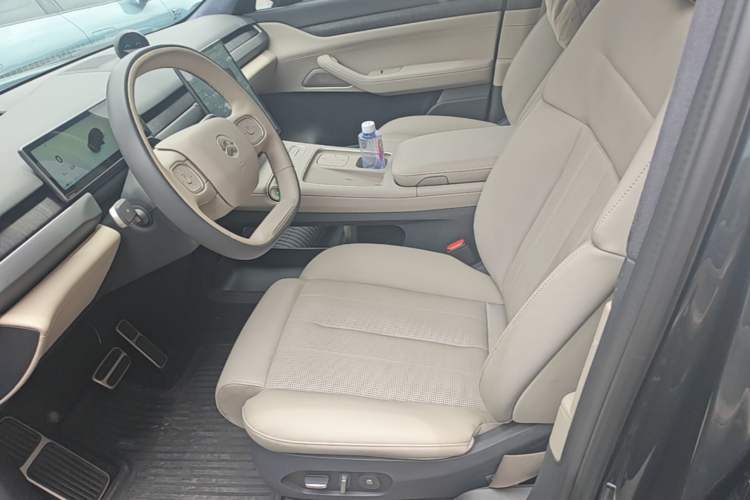 Used Nio ES8 2023 100kWh Executive Edition Left Front Seat