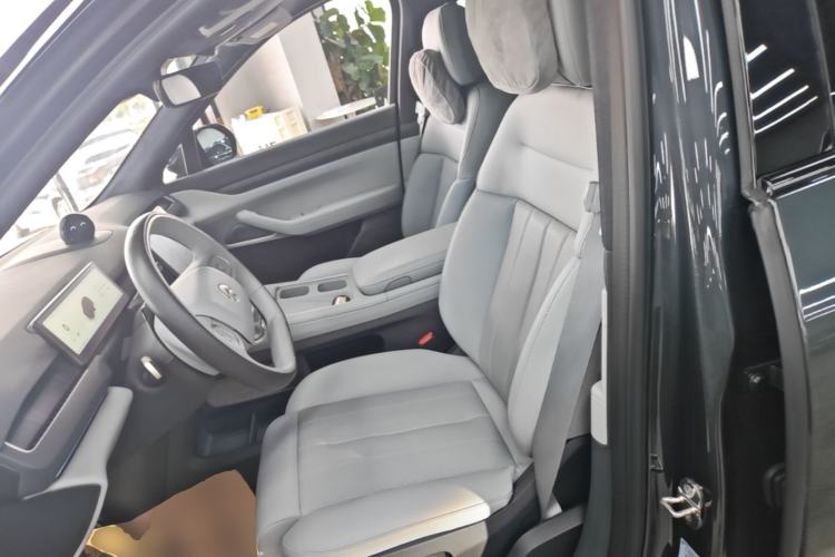 Used Nio ES8 2023 75 kWh Executive Edition Left Front Seat