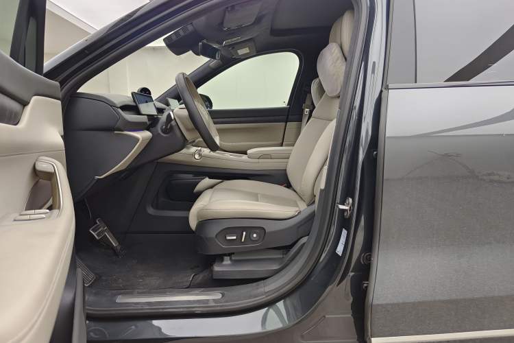 Used Nio ES8 2023 75 kWh Left Front Seat