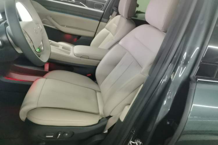 Used Nio ES8 2023 75 kWh Executive Edition Left Front Seat