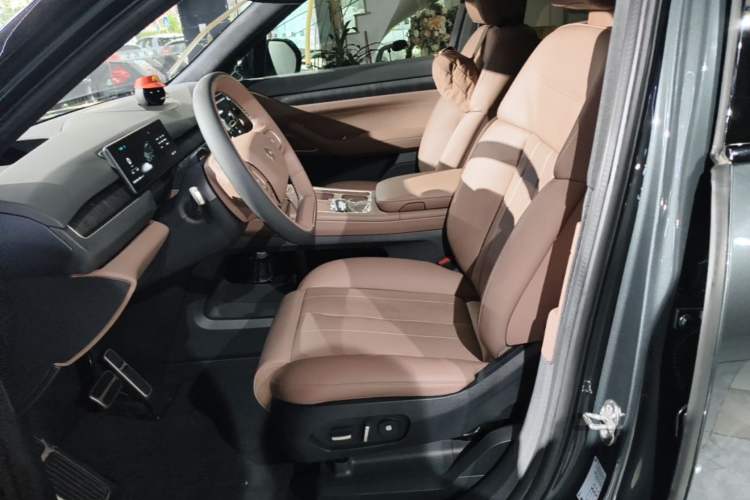 Used Nio ES8 2023 75 kWh Executive Edition Left Front Seat
