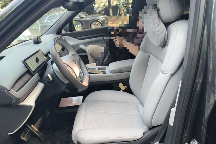 Used Nio ES8 2023 75 kWh Left Front Seat