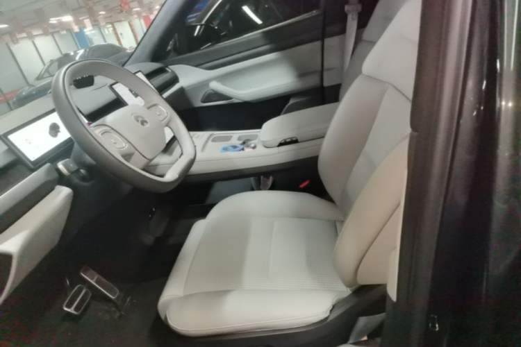 Used Nio ES8 2023 75 kWh Left Front Seat