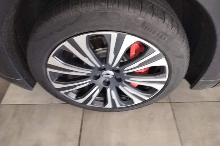Used Nio ES8 2023 75 kWh Left Front Wheel Hub