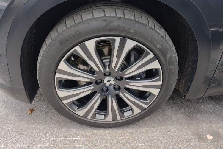 Used Nio ES8 2023 75 kWh Left Front Wheel Hub