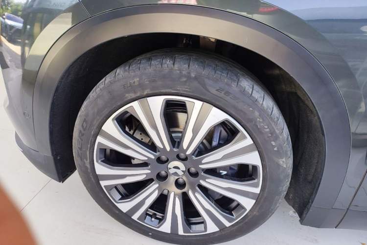 Used Nio ES8 2023 75 kWh Left Front Wheel Hub