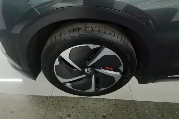 Used Nio ES8 2023 75 kWh Executive Edition Left Front Wheel Hub