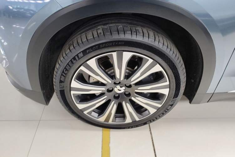 Used Nio ES8 2023 75 kWh Left Front Wheel Hub