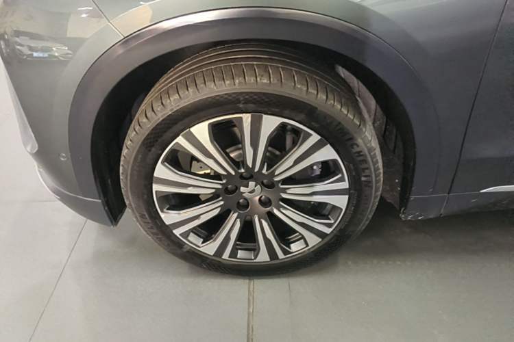 Used Nio ES8 2023 75 kWh Left Front Wheel Hub