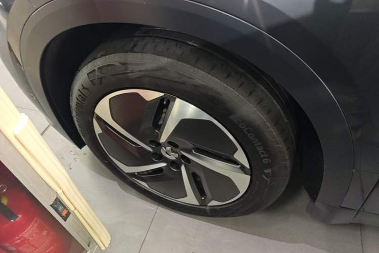 Used Nio ES8 2023 75 kWh Left Front Wheel Hub