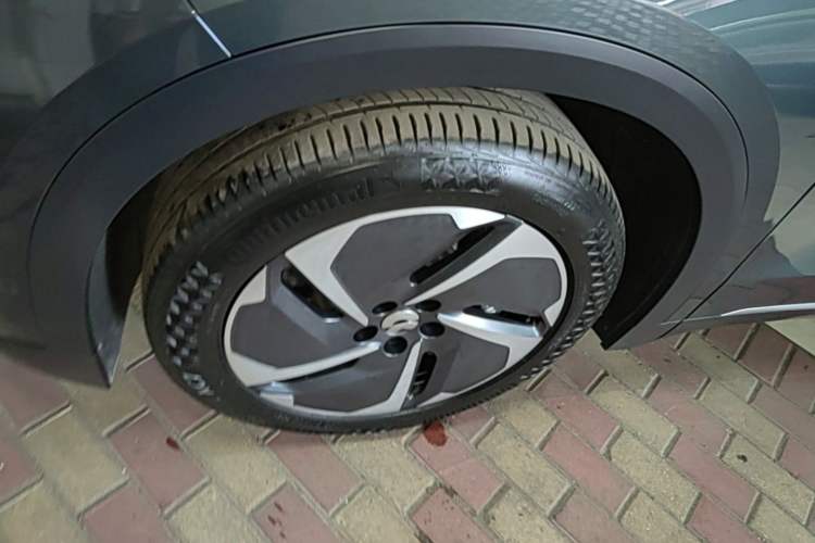 Used Nio ES8 2023 75 kWh Left Front Wheel Hub