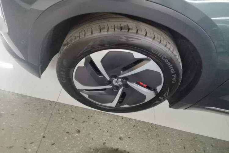 Used Nio ES8 2023 75 kWh Executive Edition Left Front Wheel Hub