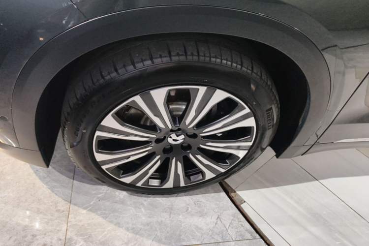 Used Nio ES8 2023 75 kWh Executive Edition Left Front Wheel Hub