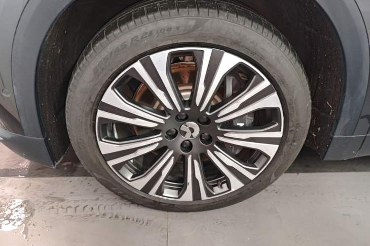 Used Nio ES8 2023 75 kWh Left Front Wheel Hub