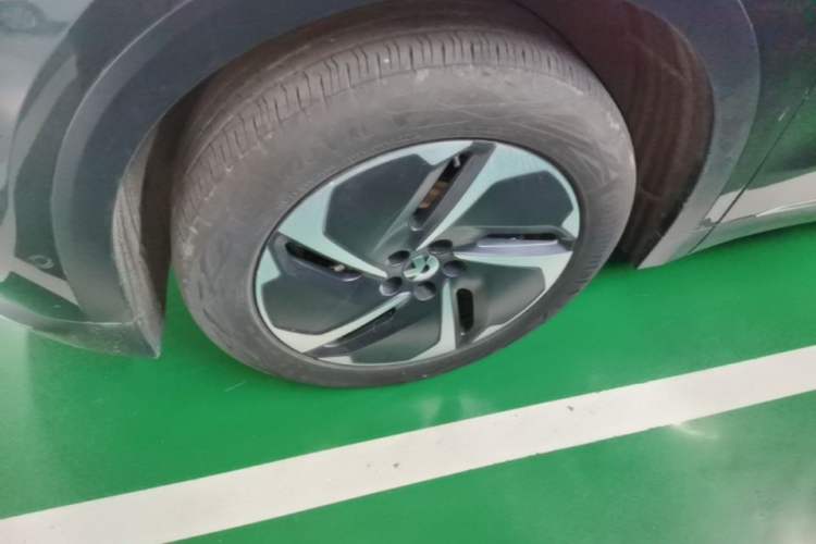 Used Nio ES8 2023 75 kWh Left Front Wheel Hub