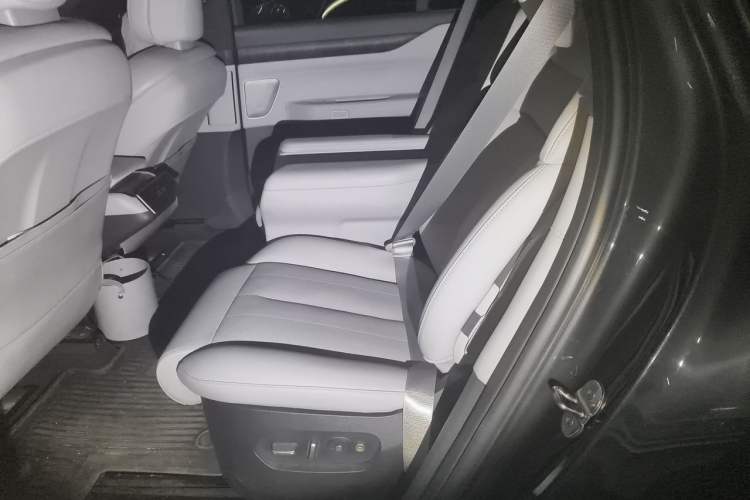 Used Nio ES8 2023 75 kWh Left Rear Seat