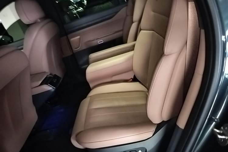 Used Nio ES8 2023 75 kWh Left Rear Seat
