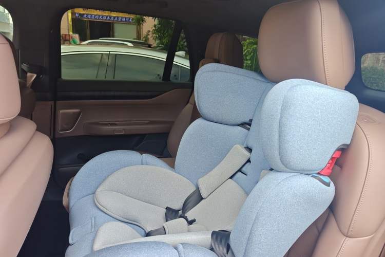 Used Nio ES8 2023 75 kWh Executive Edition Left Rear Seat