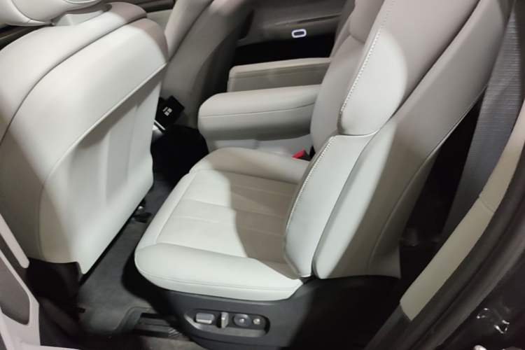 Used Nio ES8 2023 75 kWh Left Rear Seat