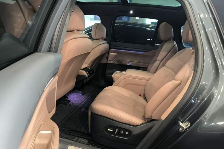 Used Nio ES8 2023 75 kWh Executive Edition Left Rear Seat